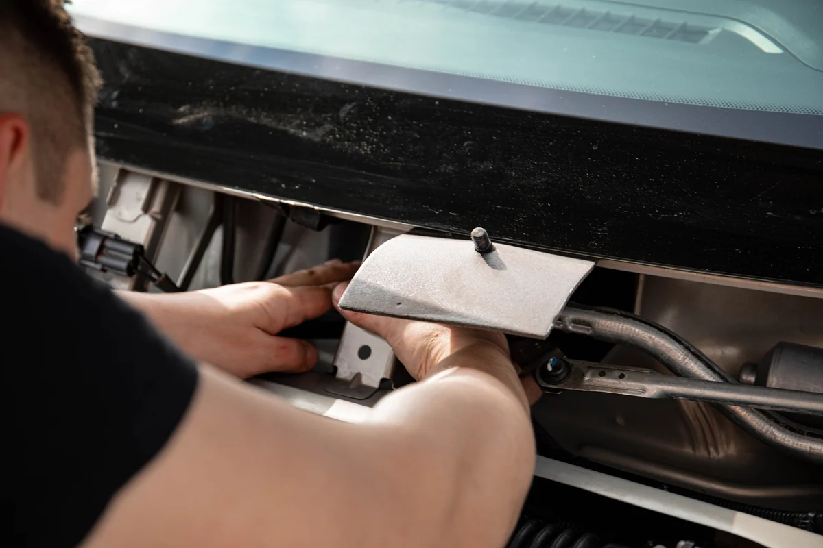 Servicing & maintenance — illustrative service photograph